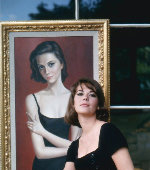 woodnnatalie:Natalie Wood posing with her portrait by Margaret Keane in 1964.Photo by Peter Basch.