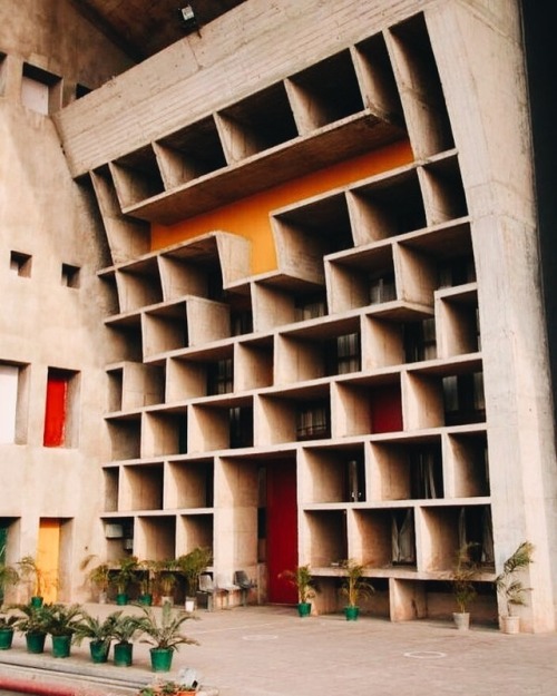 design-art-architecture - India. Concrete. Le Corbusier
