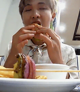 hibiscous:cutie & his burger