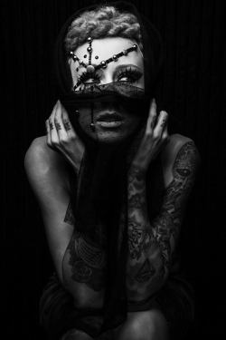 iremembernothng:  Shonda Mackey Photography : I Must Be Dead PhotographyMua : Tina Che