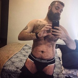 beardedgoofu:  Grumpy afternoon 😒🐻