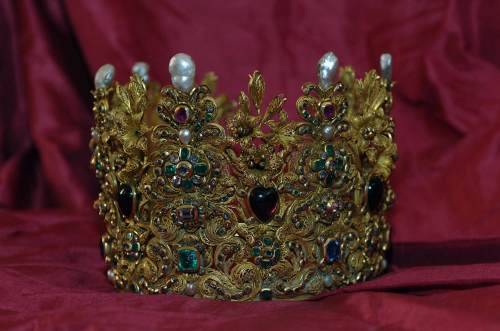 Crown given by Vittoria delle Rovere Grand Duchess of Tuscany in 1684 to the Carmelite Sisters 