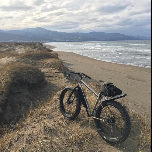 kinkicycle: 夕方からの打ち合わせの前にちょいとロケハン。#salsacycles #mukluk #fatbike #sapporo by Northern Lights on Flic