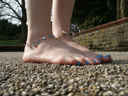 iwantmollysfeet:  Barefoot on Pebbles by ~Artistic-Feet