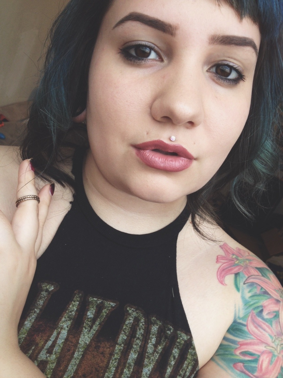 affirmati0n0fserenity:  Really old as I lay dying shirt and a chubby dumb face.