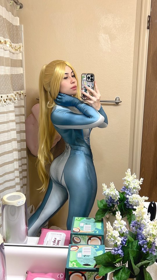 Wig and bodysuit are straight out of the box but guess who I’m working on now (answer on my OF, hint: it's not samus)
VIP OF |...