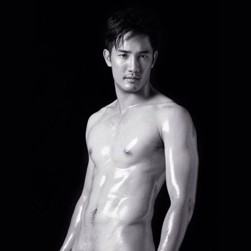 siamcuteboy:  Thai Boy.  Very handsome. 