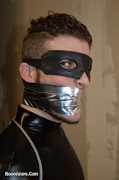 herotraps:Such a weak and helpless Boy Wonder. adult photos