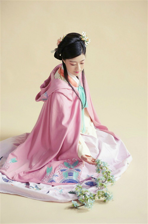 haplocke:  fuckyeahchinesefashion:  Hanfu(traditional han chinese clothing) photography. 临溪摄影  Uuuuurrrrrrgggghhhhhhhhhhyeessssssssssssssssssss