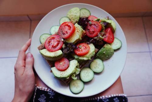 Quick lunch time. . . . @AppLetstag #avocado #healthy #food #foodporn #vegan #tomato #instafood #c