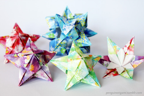 penguinorigami:Some Bitteroot stars, 5, 5, 5 and 12 units, also a Sparaxis flower, 6 units, all desi