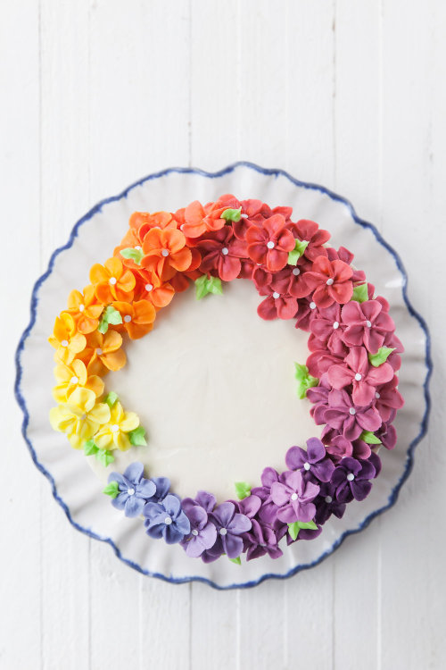 sweetoothgirl: How to Make a Rainbow Flower Cake