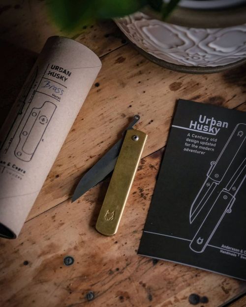 This beautiful Urban Husky handmade knife from @anderssoncopra just got restocked at our website. Ou