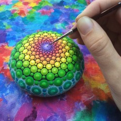 bluediamond-xo:  the-awesome-quotes:  Artist Paints Ocean Stones With Thousands Of Tiny Dots To Create Colorful Mandalas.  I love this