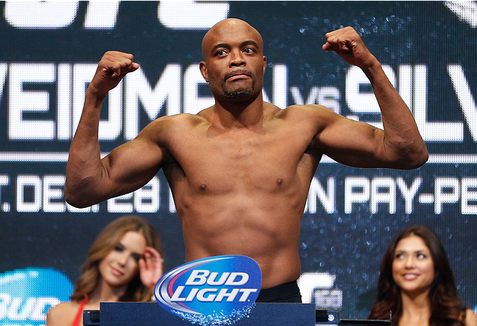fightersblog:  Chris Weidman vs. Anderson Silva - Weigh-ins