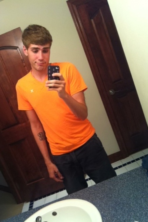 onlycuteguys:  daretodream213.tumblr.com I’m Connor :)
