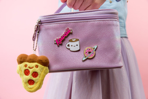 🍕🌶🍜🍖 Brand New Kawaii food party plush charms! Take your fave food friends with you on the go. Just use the ball chain to hang the little plushie on your bag, purse, jacket, you name it. Sriracha, Hambone, Ramen, and Pizza friends now available in...