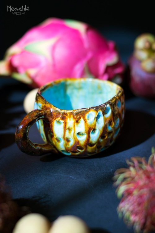 miaushka:Hand built ceramics set “Dragon’s Lair”.Cup “Dragon’s Egg” and bowl “Dreaming Dragon”.This 