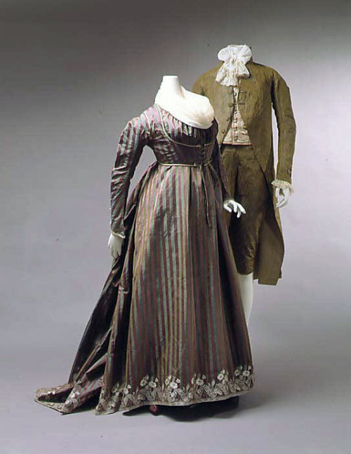 Woman&rsquo;s round gown ensemble worn with a spencer jacket and a fichu; from Napels, Italy, 17