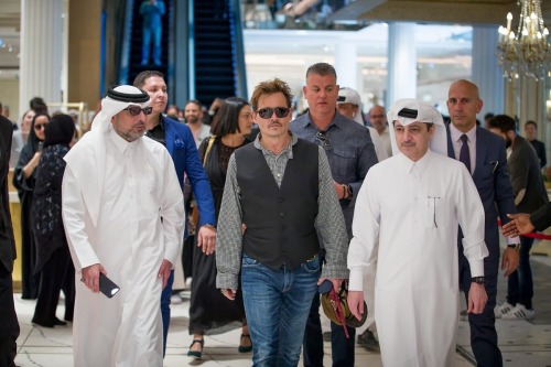 3 years ago (2019), on this day (March 28) Johnny Depp visited the luxury department Store “Galeries