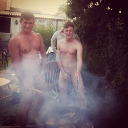 usfbullbro:  muskybro:  bros grilling  Grilling wieners