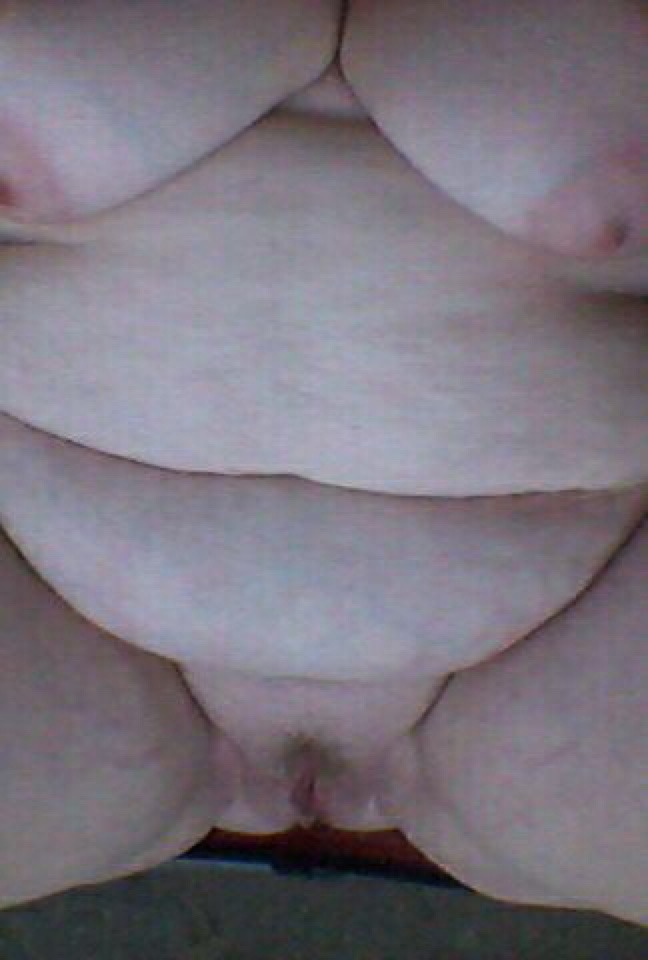 bbwselfies:  A friend of mine treated me to some backyard selfies  #bbwselfie #bbw