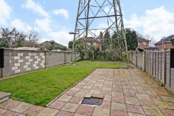 terriblerealestateagentphotos:  And for the kids, a 40-metre tall, high-voltage climbing frame. 
