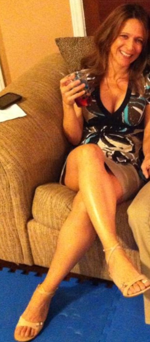 elpasomilfsandmatures:  Super hot 46 year old mom of 2 from El Paso!😍🔥🔥