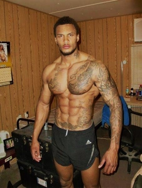 dcnupe:  bigthingz:  He Can Get It….  👌