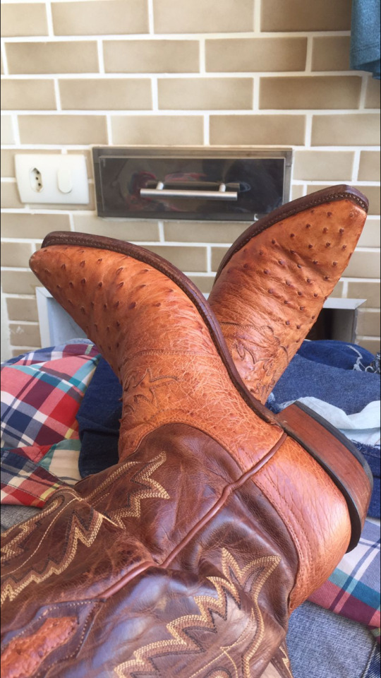 #cowboyboots #bootfetiche #boots #cowboy
