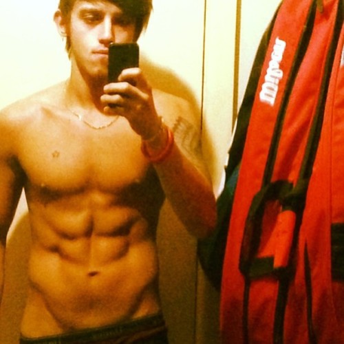 male-celebs-naked:  Beau Brooks 1See more here