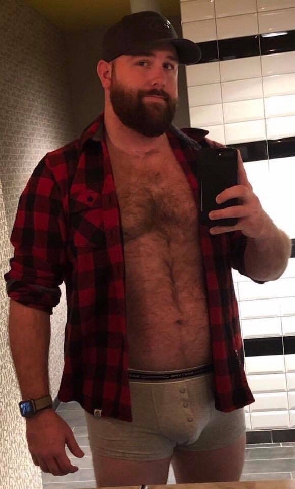 guysthatgetmehard2: dlc1966:  unbuttoned flannel 