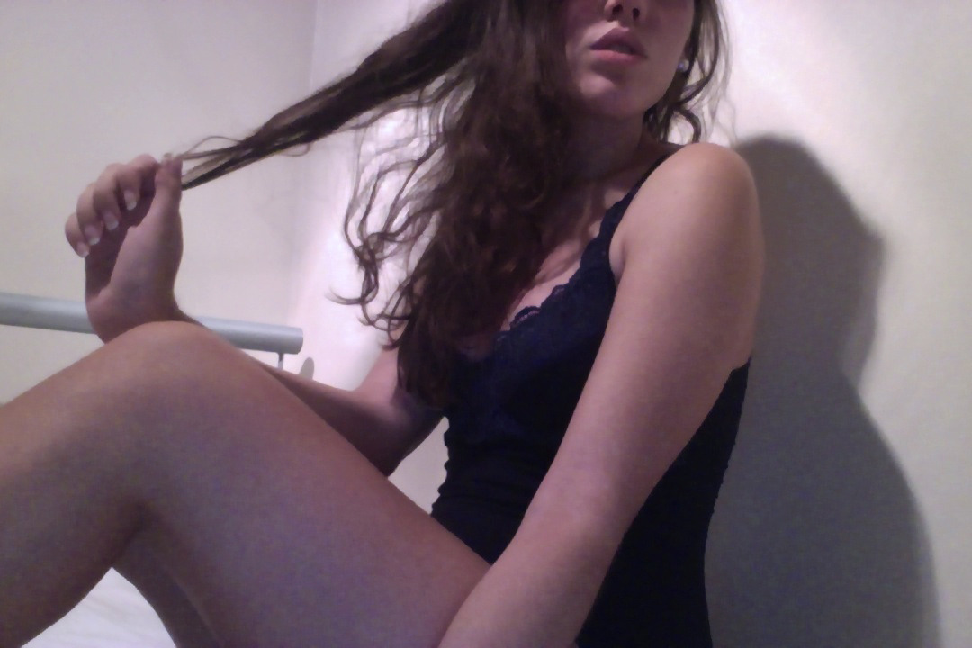 nakedpersephone:  nakedpersephone:  hello september |  naked persephone  I miss