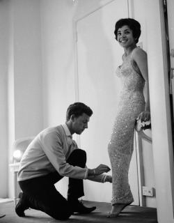 theladyscloset:  Shirley Bassey with Doug Darnell (1960) 
