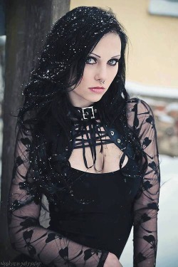 victorian-goth:  Victorian goth http://victorian-goth.tumblr.com/