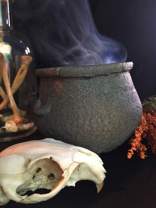 Ever wanted to have your very own cauldron but just don’t want to make a commitment that big?!