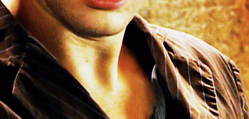billieviperarchive:  My favourite thing about David Tennant is his amazing neck acting