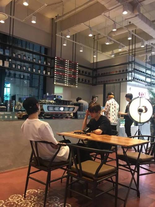 hyunjinked: Hyunjin &amp; Jeongin at JYP’s cafe today ♡ ©almayinda