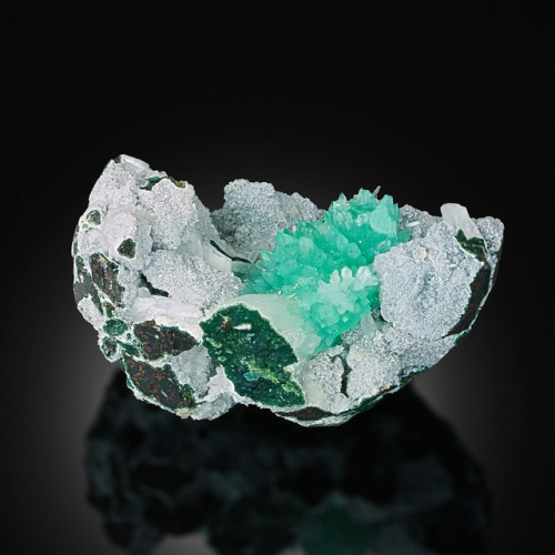 hematitehearts:  Apophyllite with StilbiteLocality: Jalgoan Quarries, Maharashtra, India