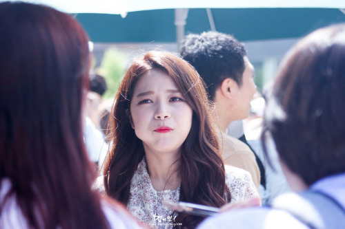 fy-yongsun: 160507 Solar @ BBQ Party with MooMoo © 별이인 | do not edit or crop the logo.