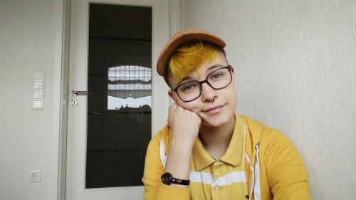 valkyria-graves:  srcsm:  hello yellow 🌻🌻  [he/him]  Loves it!