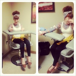 voxamberlynn:  #tbt to some funny photos @saykiara took of me at my first prenatal visit. I freak out when I have yo get my blood drawn!! 