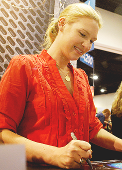 anna-torv-news:  Anna Torv | San Diego Comic-Con | 2009  