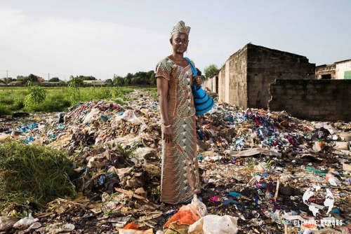 globalreculture: Meet Isatou Ceesay, Queen of Plastic Recycling in The Gambia   Isatou Ceesay is edu