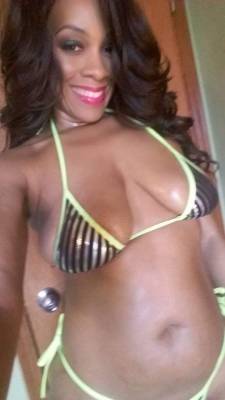 wifey-thick:  She from Chi-Town and Avanta Willis got it going on!! 