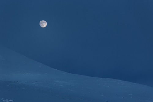 tiinatormanenphotography:Arctic full moon. 4th March 2015. Kilpisjärvi, Finland. by T