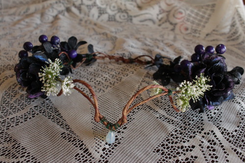 anywigwilldo:New video is up!This time it’s a DIY Flower Crown Tutorial!Learn how to make the very c