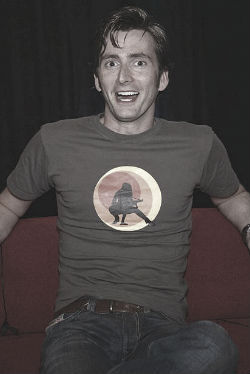 notgingerandalittlebitfoxy:  David Tennant being a dork in t-shirts  for moltobenebananas 