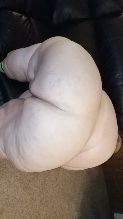 shoepuffjananajmw: shoepuffjananajmw: #me #ssbbw #bbw #round #plumper  Spank this ass What a lovely 