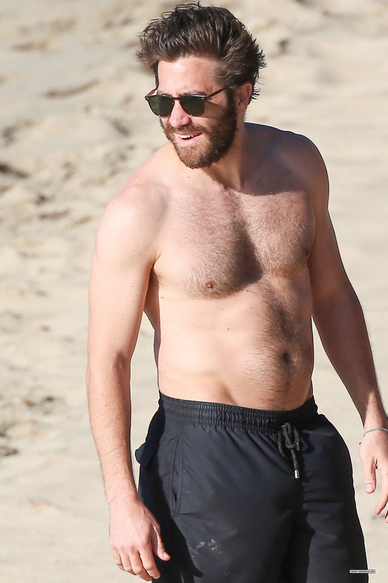 gyllenhaalbr:  Jake na praia em St Barts. Jan 6th.